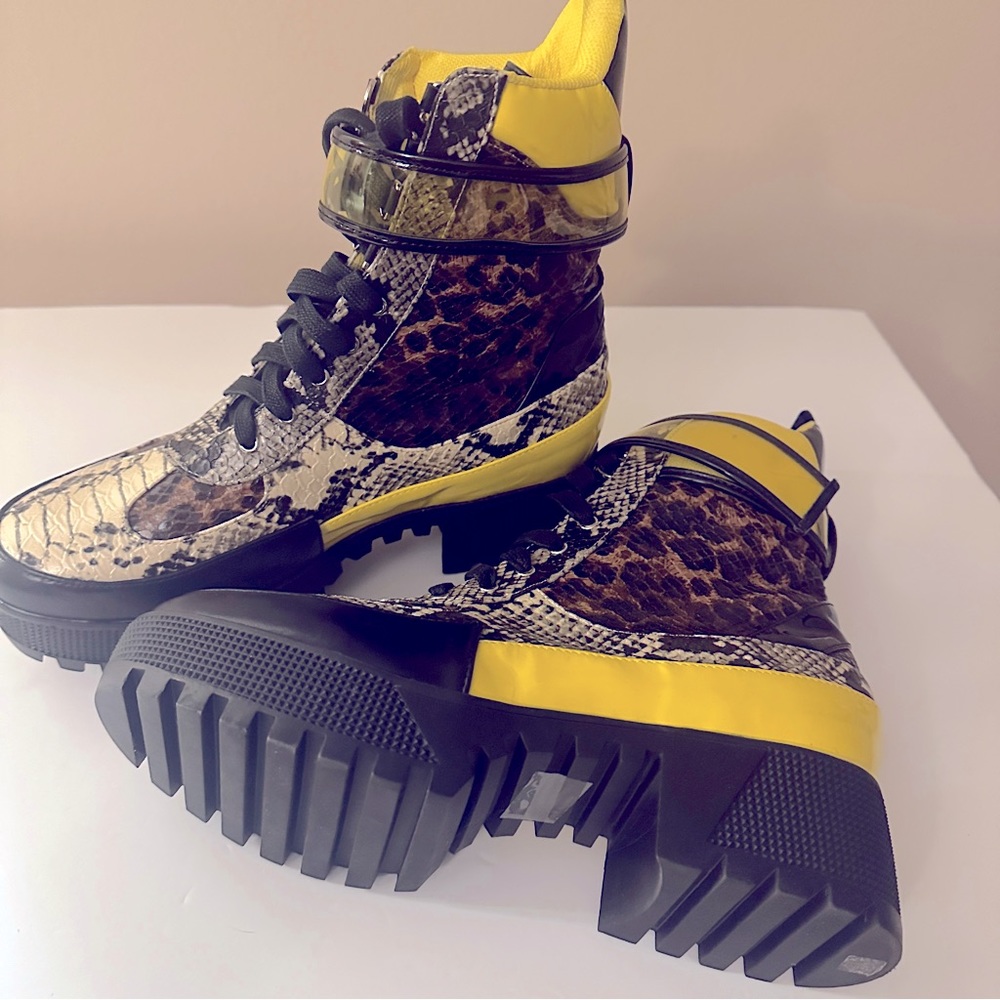 New Women Size 10 Snake Print Black And Yellow Combat Boots